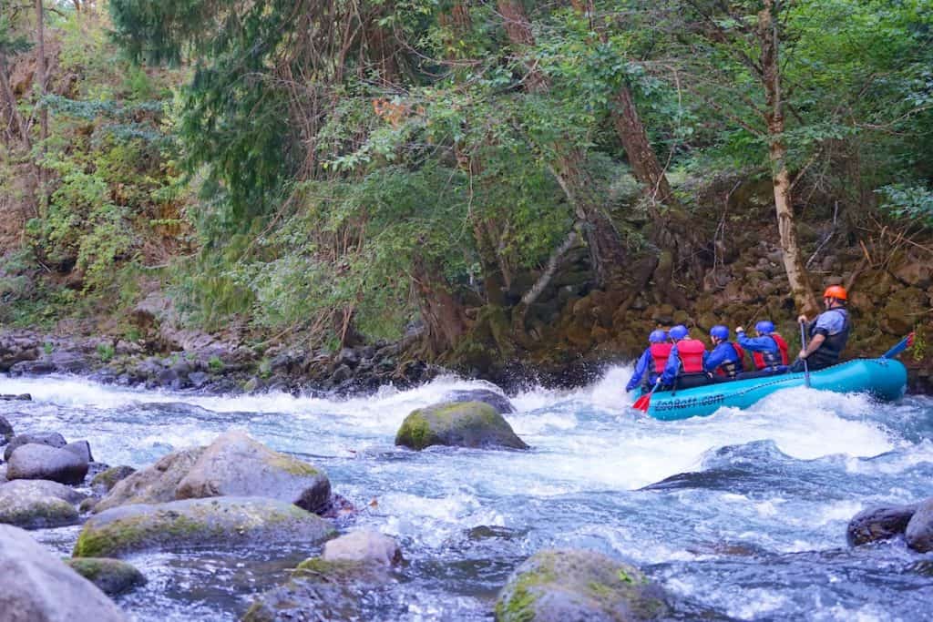 Rafting Corkscrew Rapid on the White Salmon River