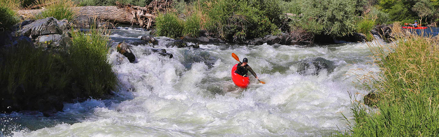 Kayaking Nugget Rapid on the Upper Rogue River