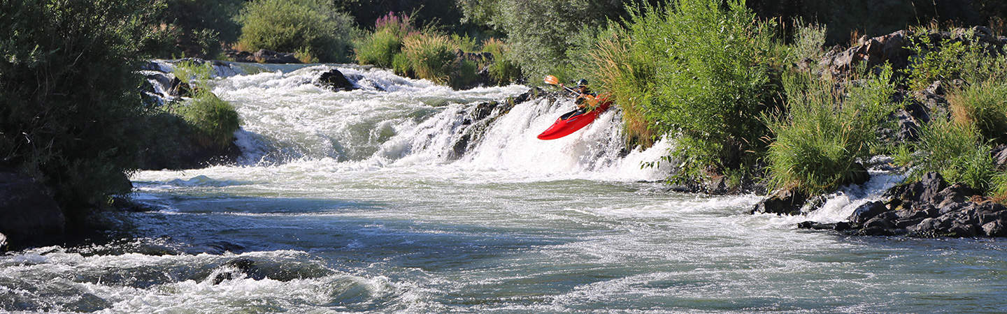 Kayaking Ti’lomikh Falls (Powerhouse) on the Rogue River