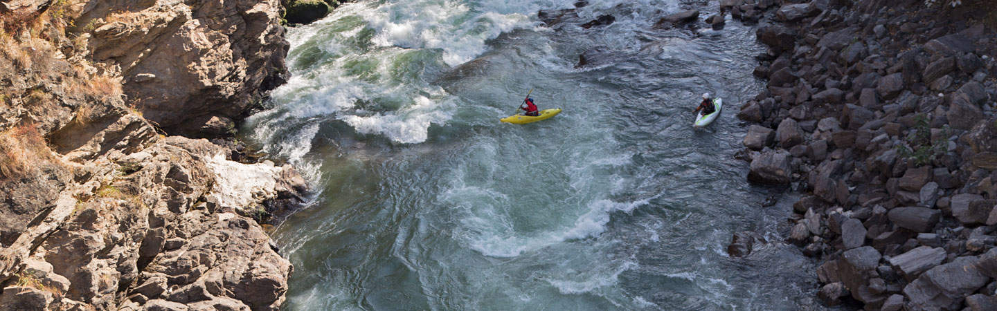 Entering on of the first rapids on the Wang Chhu