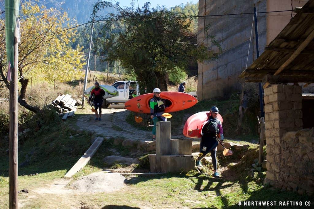 Hiking down to the Upper Thimphu Chhu