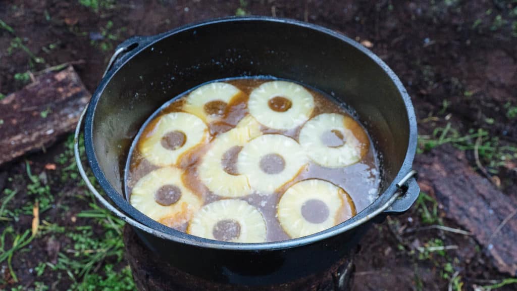 Adding pineapple to caramelized sugar